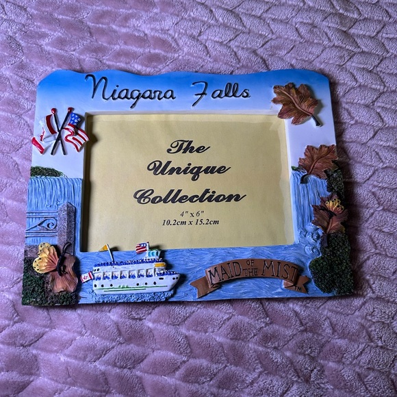 Picture frame - Picture 1 of 7